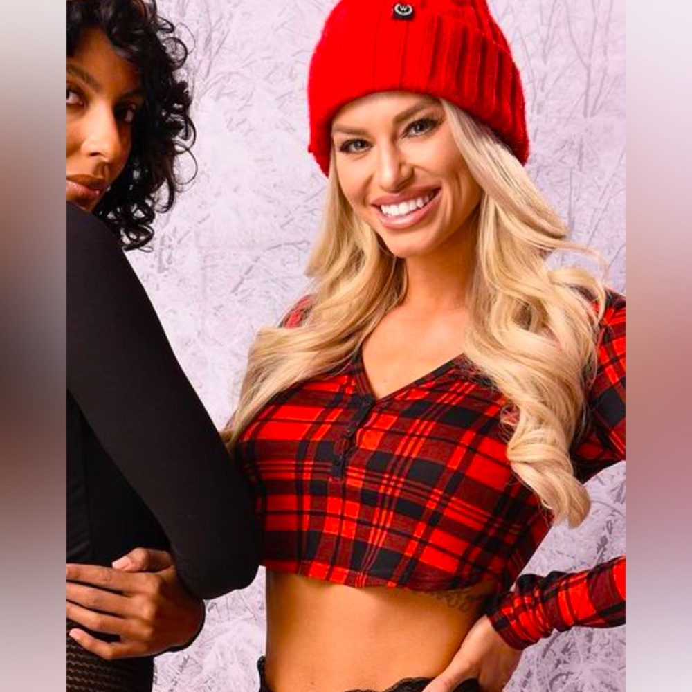 ISO I’m looking for this top,!! Cute, beauty lounge, Santas, helper, small
